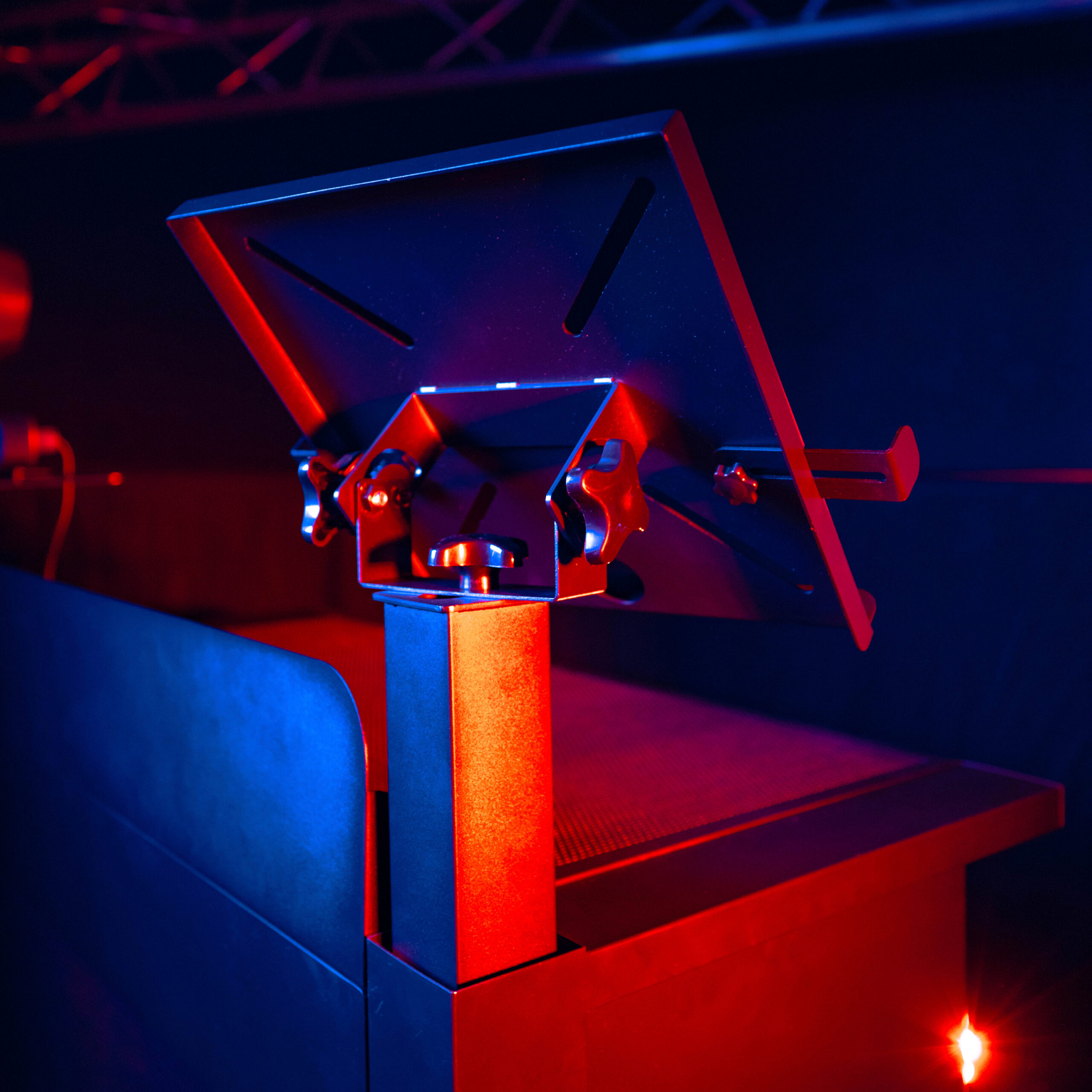 Event Station Laptop Stand (unité) Plugger - Stands DJ - Sonowest