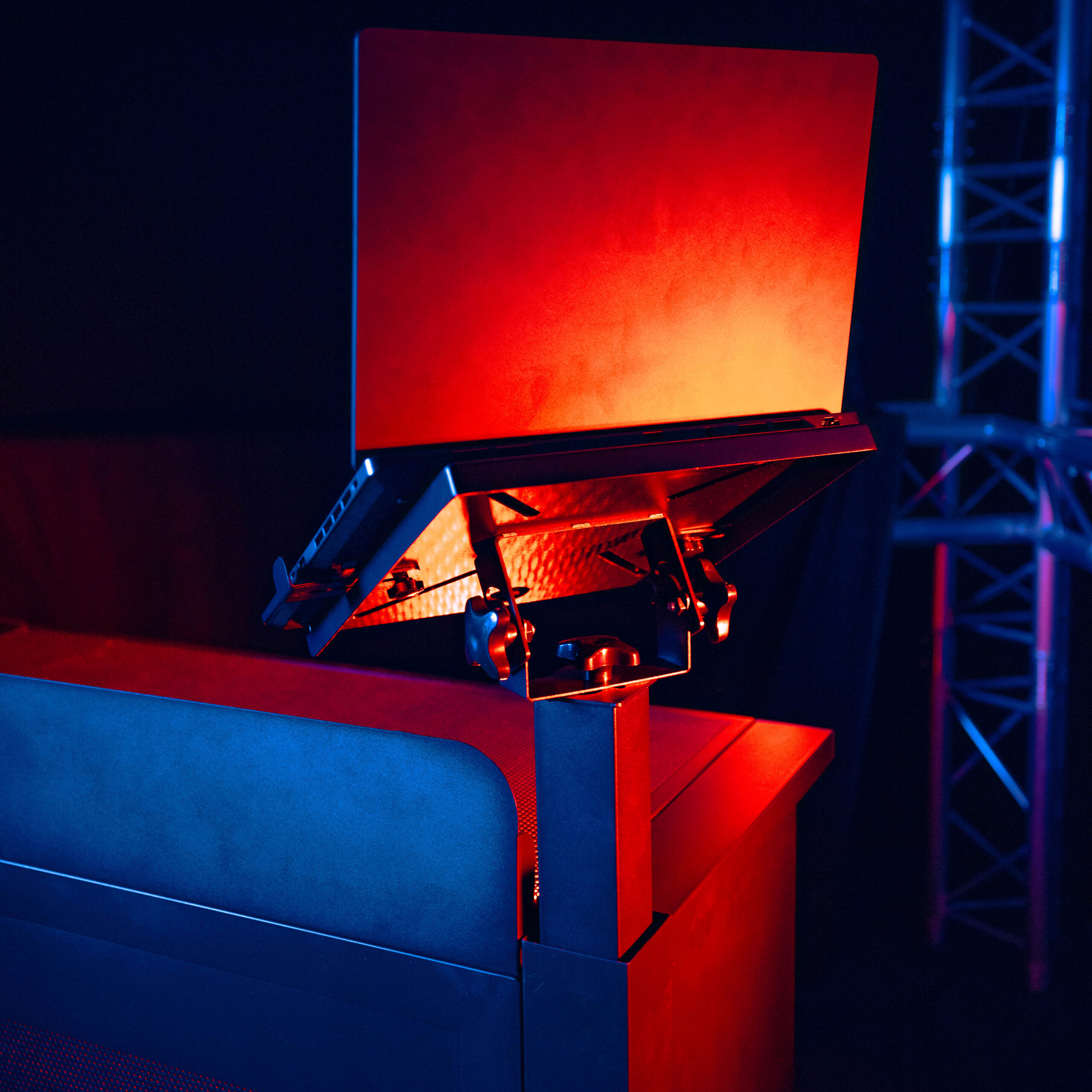 Event Station Laptop Stand (unité) Plugger - Stands DJ - Sonowest